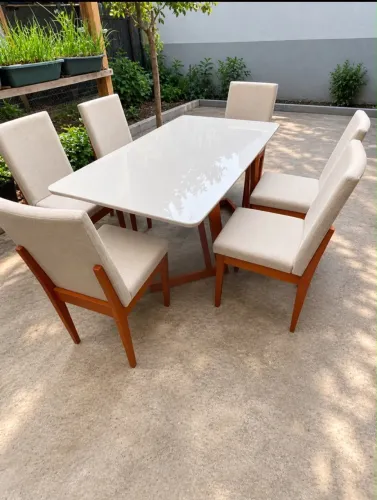 Sofá retrátil bege escuro + mesa de madeira com vidro branco (6 cadeiras)