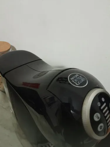 Cafeteira Nescafé Dolce Gusto Gênio S Plus Preta.