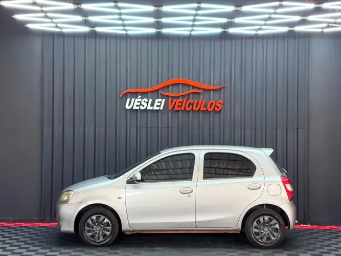 Toyota Etios X 1.3 Flex 16V 5P Mec. 2014