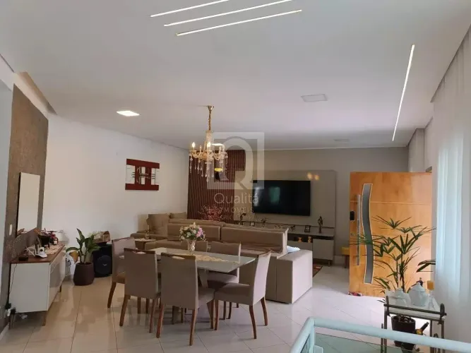 Casa à venda no Condomínio Tarumã, Santana de Parnaíba | 4 Quartos, Piscina e Área Gourmet