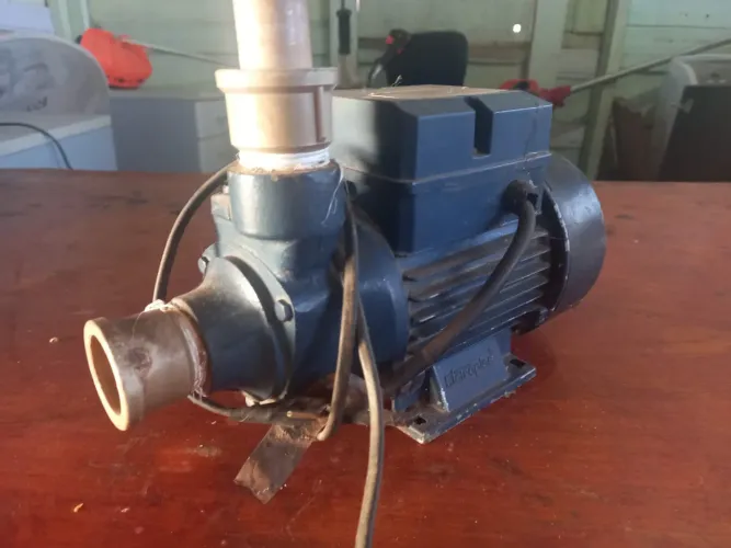 Motor de sucção para cascatas ou aquários.