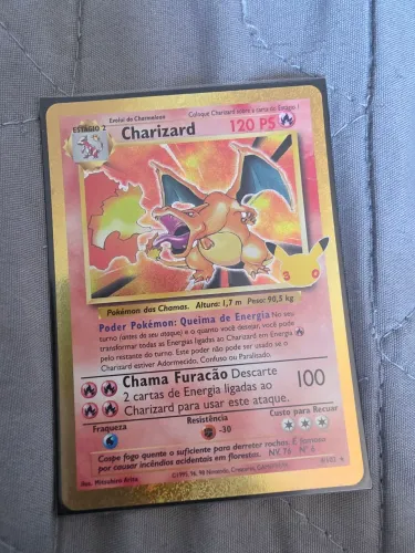 Charizard pokemon 30 anos