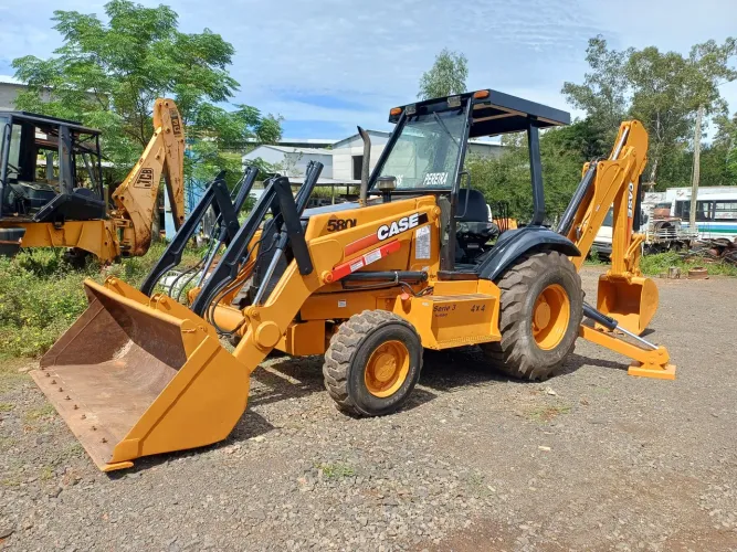 Retroescavadeira Case 580 L emplacada