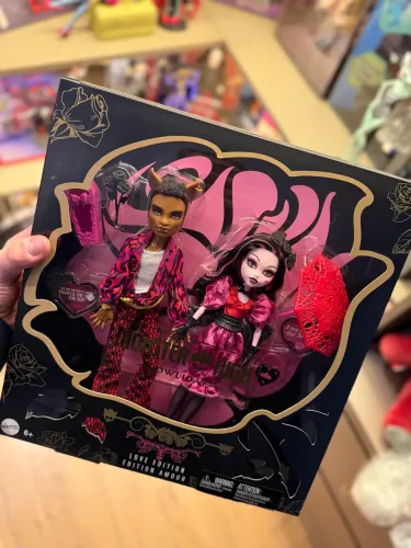 Draculaura love edition howliday monster High