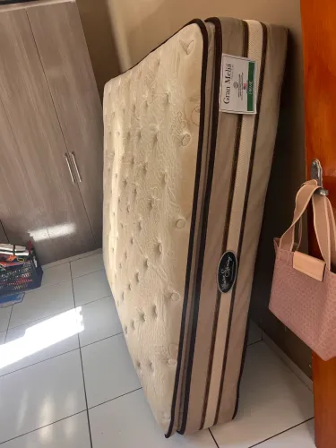 colchão Queem casal mola ensacada 