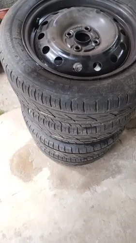 Jogo de rodas com pneu aro 15