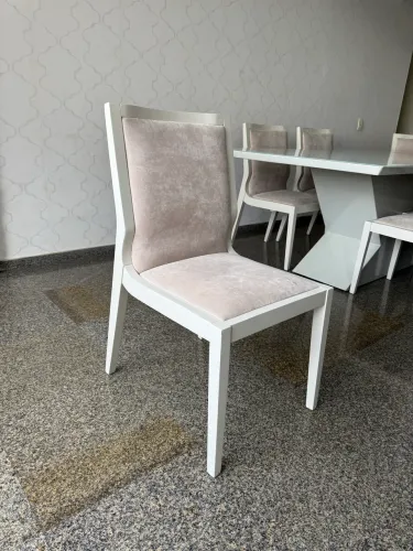 Cadeira de Jantar em Laca Branca com Estofado
