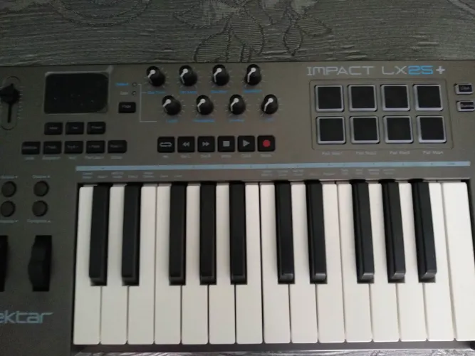 Controlador impact Lx 25 nektar 