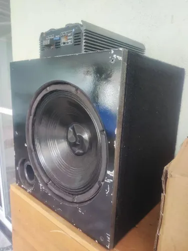 Caixa subwoofer com modulo