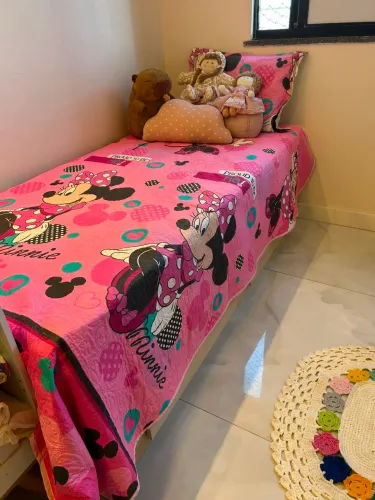 Cama de solteiro com gavetões