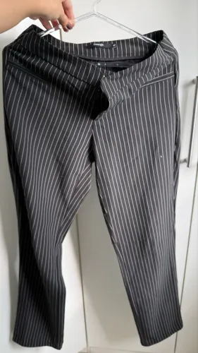 Calça Risca de Giz Elegante