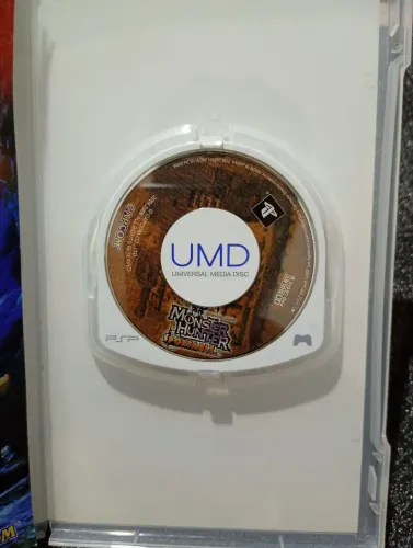 Monster Hunter portable PSP semi-novo, leia a descrição !!! 