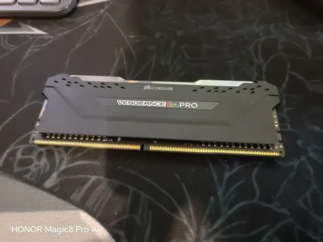 Memória Corsair vengeance RGB pro DDR4 8gb 