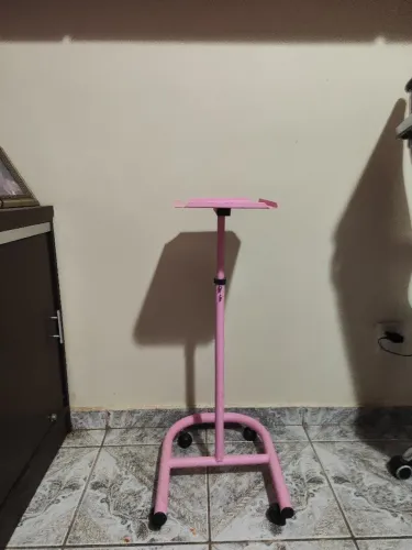 Vende-se um carrinho auxiliar de vapor de ozônio rosa