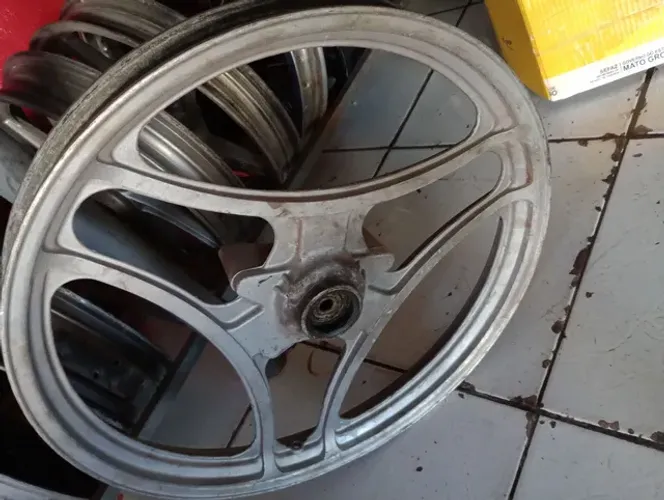 Roda dianteira cbx150 aero Honda 