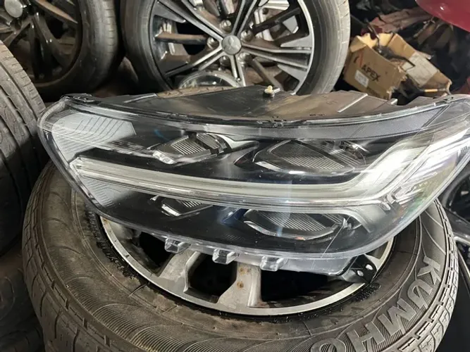 Farol volvo xc40 2020