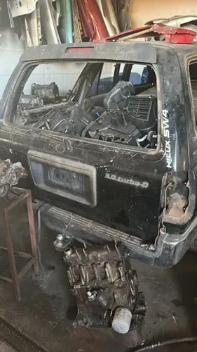 Tampa traseira Hilux sw4