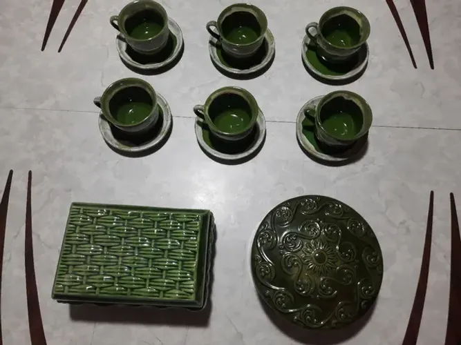 Jogo de Chá e Café com Rechaud, Porcelana Verde c/16, completo. Sem uso. Antigo.  