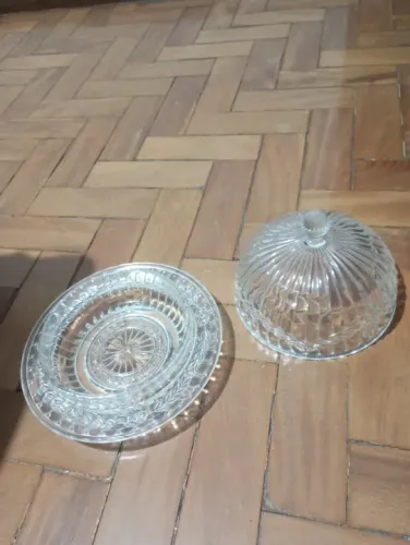 Compoteira ou queijeira antiga