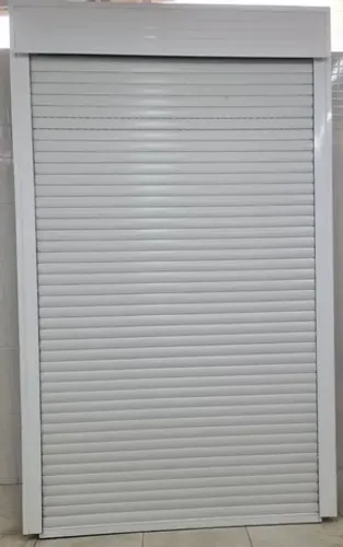 Porta balcão com veneziana / persiana integrada para sacada em alumínio e vidro 