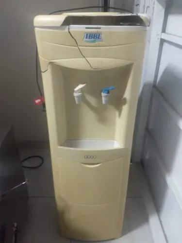 Bebedouro de Chão para Bombona de água - Marca IBBL