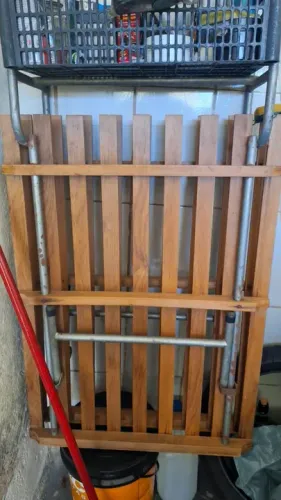 Cama de solteiro madeira.