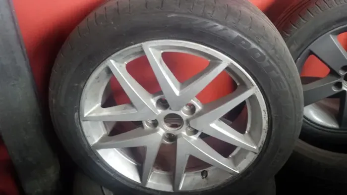 Roda aro 17 Ford Fusion Prata 5x114 com Pneus 225 45 17 usados jogo