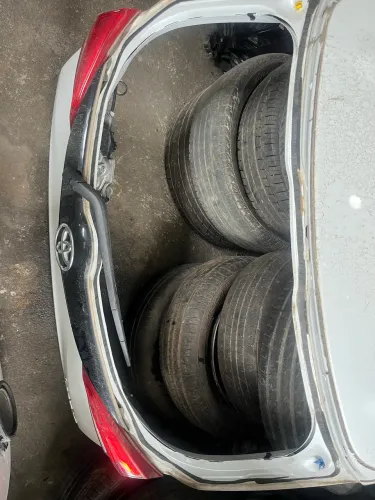 F tampa de mala yaris