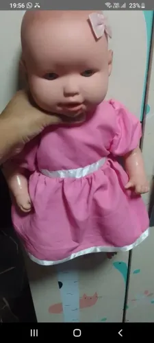 Boneca - semi nova em ótimo estado