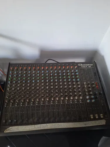 Mesa de som Ciclotron MAX 16