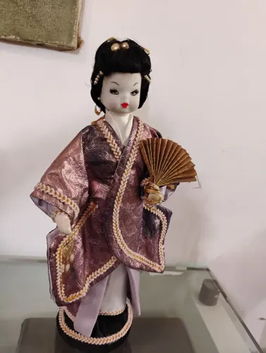 Boneca Japonesa de Porcelana