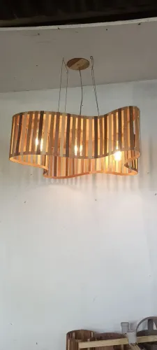 Luminária com curvas em madeira com marchetaria tamanho 045 cm largura 070 cm comprimento 