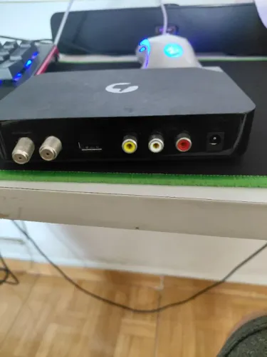 Receptor de TV. Positivo. Esta sem controle Receptor de TV digital com diversas entradas