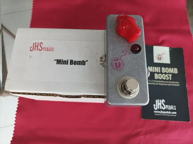 Pedal Mini Bomb Boost JHS Pedals