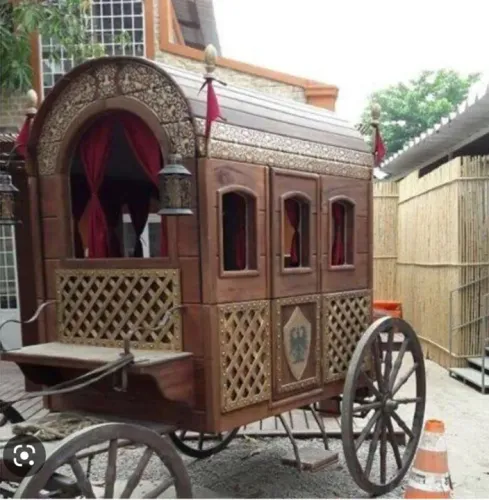 Carruagem de madeira mdf para decoração escala 1/12