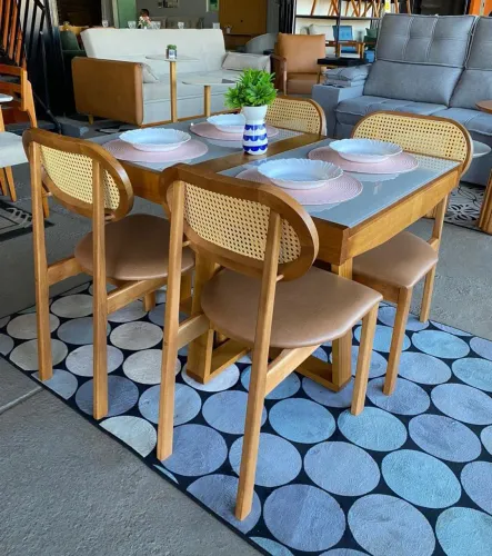 Conjunto Mesa de Jantar tamanho regulável com Cadeiras em Madeira