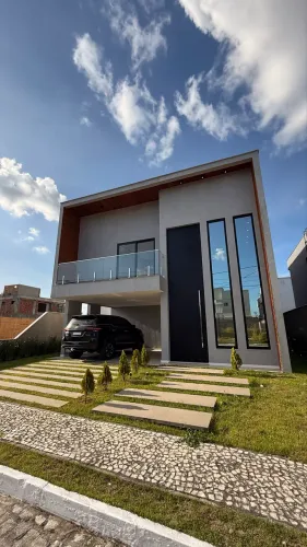 Casa de Alto Padrão à Venda - Feira de Santana