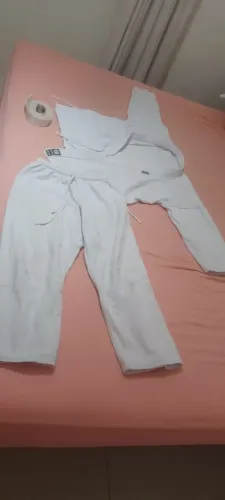 Kimono de karatê , marca Shiroi , tamanho A 0