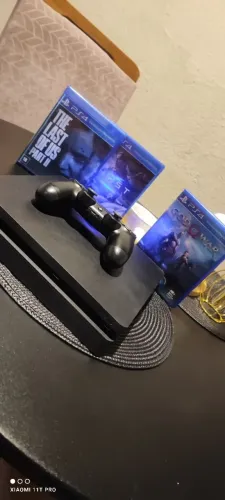 Playstation 4 slim top