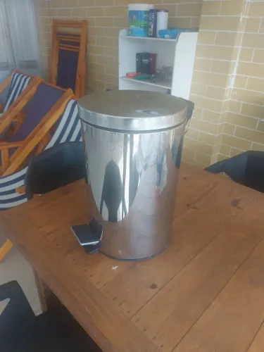 Lixeira inox com pedal