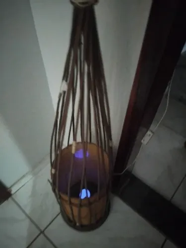 Luminária em bambu