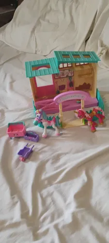 Casinha Shopkins com cavalos 