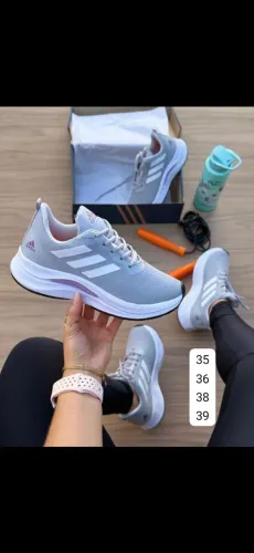 Tênis Adidas Cinza - Conforto e Estilo para seus Treinos!
