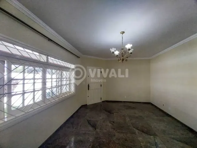Casa de rua - / Residencial / Nova Itatiba