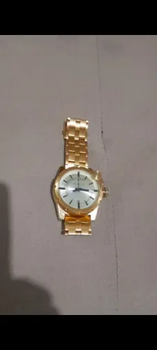 Relógio de pulso masculino dourado