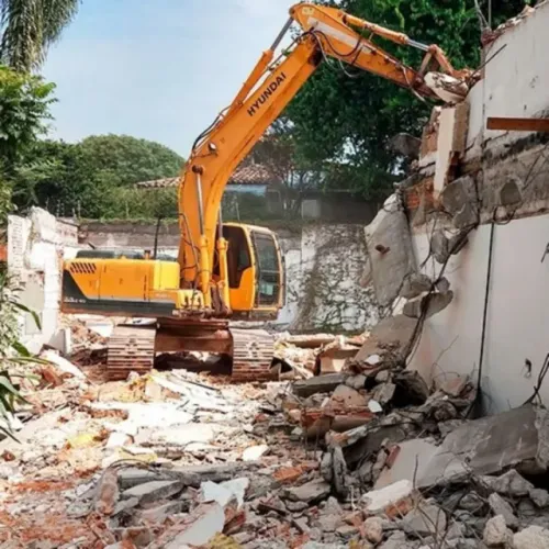 "Demolidora Ponto Certo: Profissionalismo em Cada Etapa"