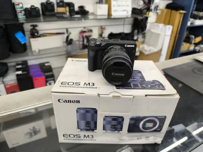 Oportunidade! Canon EOS M3 + Lente 18-55mm + Flash - Kit Completo, ótimo estado!<br>