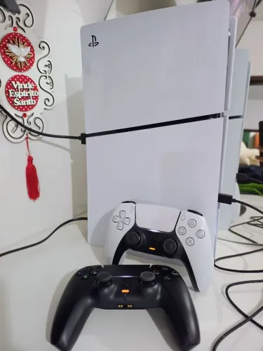 Playstation 5 com 2 controles