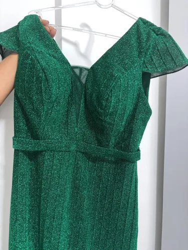 Vestido Verde Brilhante - Elegância e Glamour!