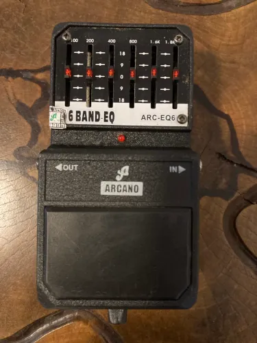 Pedal de guitarra ARCANO EQ6 equalizador